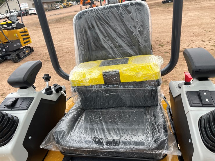 #1795-•-agt-qk18r-mini-excavator-image-15