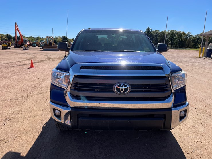 2015-toyota-tundra-sr5-image-8