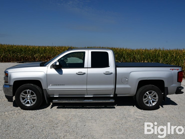 2017-chevrolet-silverado-1500-lt-image-8