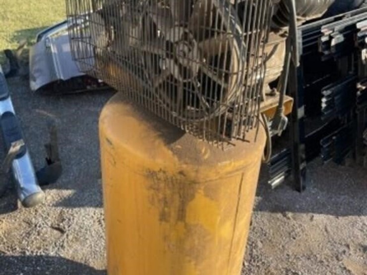 vertical-air-compressor-image-1