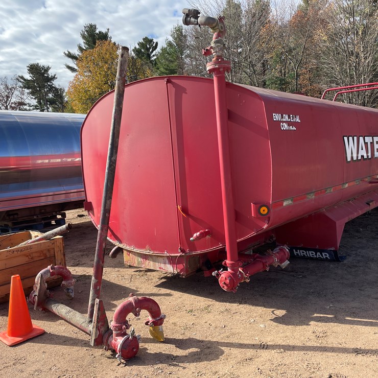 #3370 • Dust Control 5,200 Gallon Water Truck 18' Tank