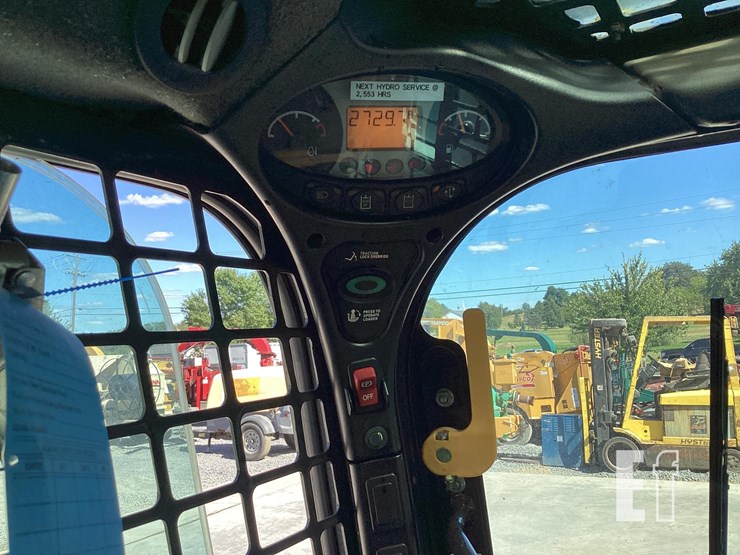 2011-bobcat-t770-image-17