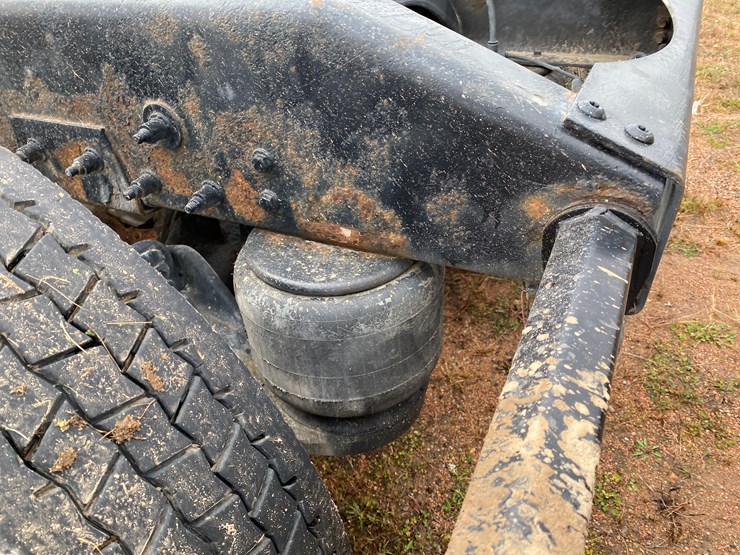 2012-peterbilt-384-image-37