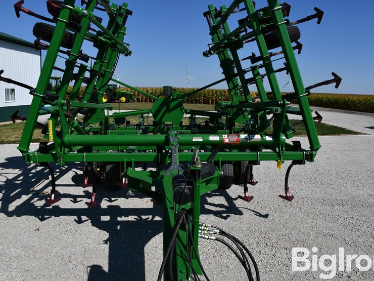 2013-john-deere-2210l-image-10