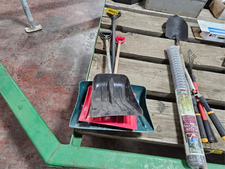 #2460-•-3---snow-shovels-image-2