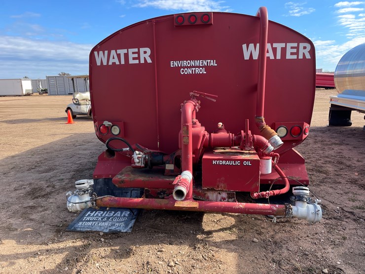 #3370-•-dust-control-5,200-gallon-water-truck-18'-tank-image-7