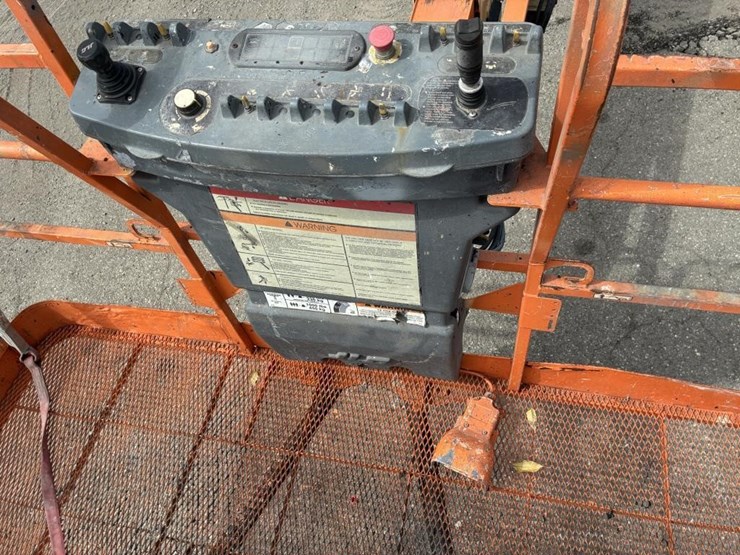 2015-jlg-600s-image-9