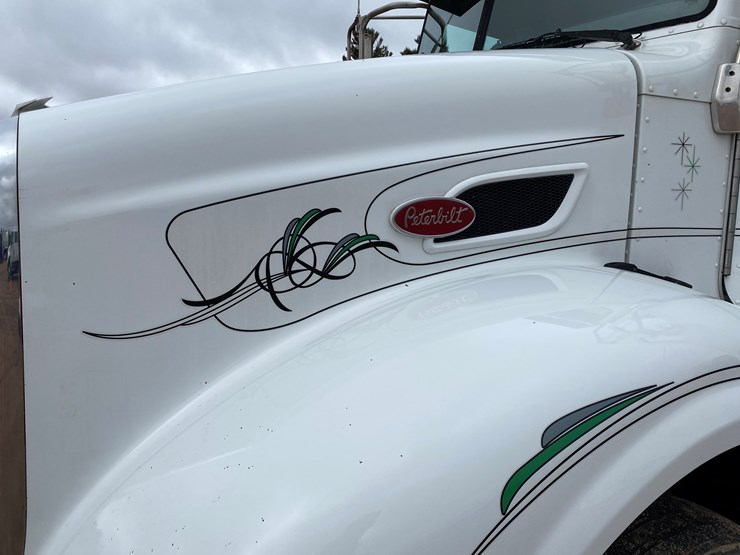 2012-peterbilt-384-image-50