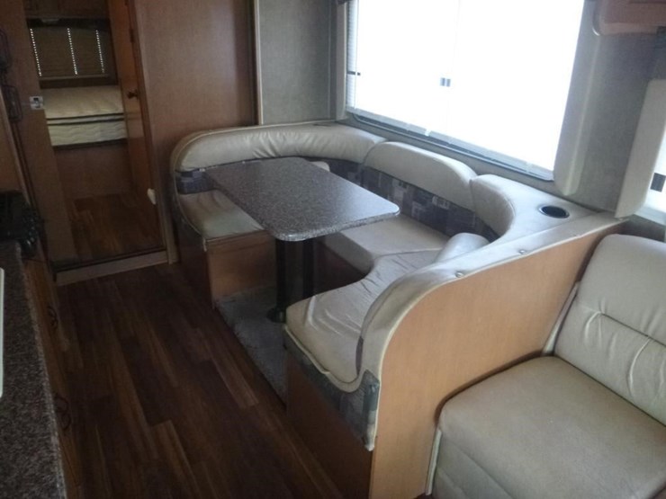 2014-ford-e450-image-32