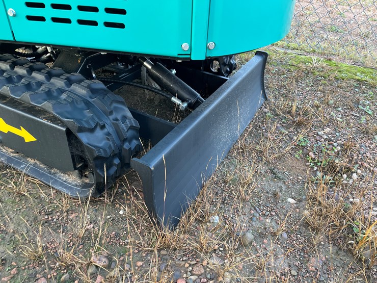 #1693-•-agt-h15r-mini-excavator-image-13