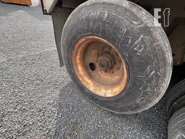 1990-cornhusker-hopper-bottom-image-4