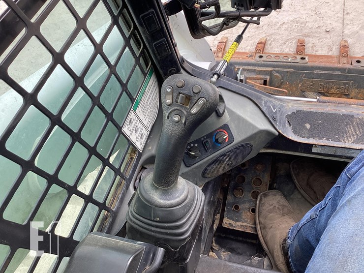 2019-bobcat-t740-image-15