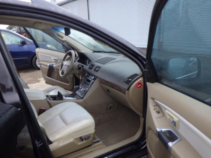 2012-volvo-xc90-image-6