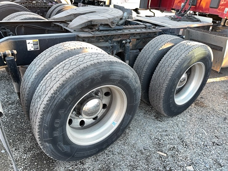 2020-peterbilt-579-image-10