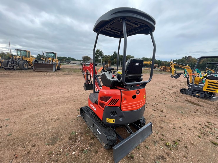 #1789-•-agt-qk20r-mini-excavator-image-7