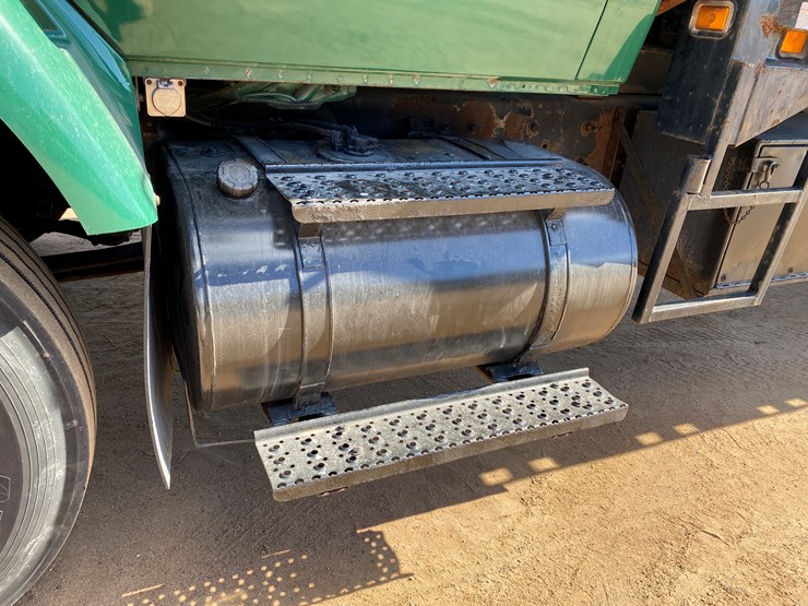 2003-international-7400-image-12