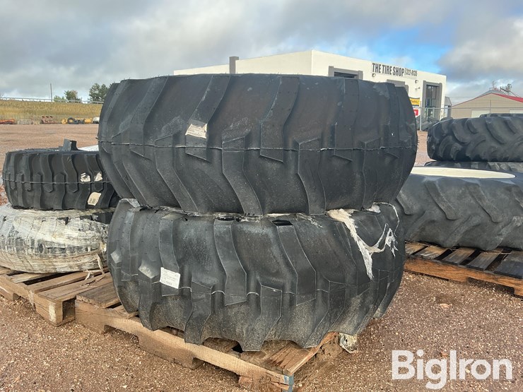 titan-industrial-tractor-lug-17.5l-24-tractor-tires-image-3