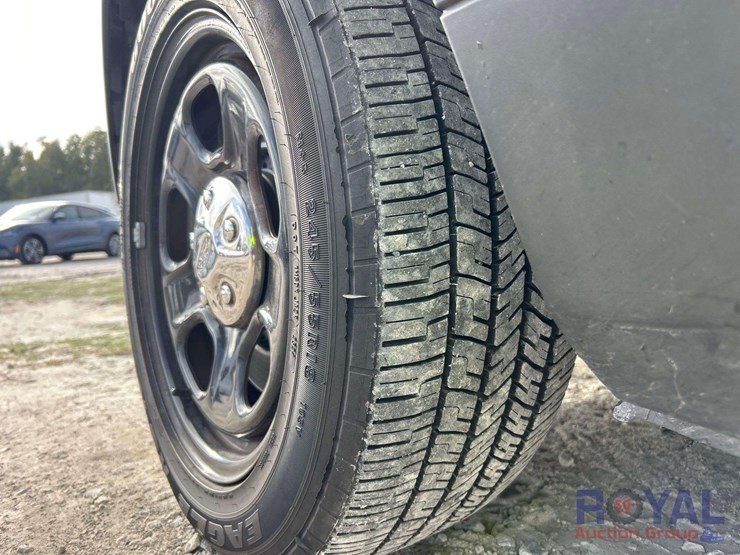 2016-ford-explorer-image-23