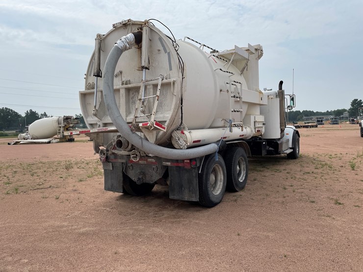 2011-peterbilt-365-image-11