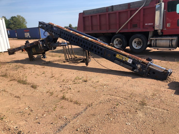 #3337-•-jlg110-35-side-o-matic-concrete-block-boom-image-1