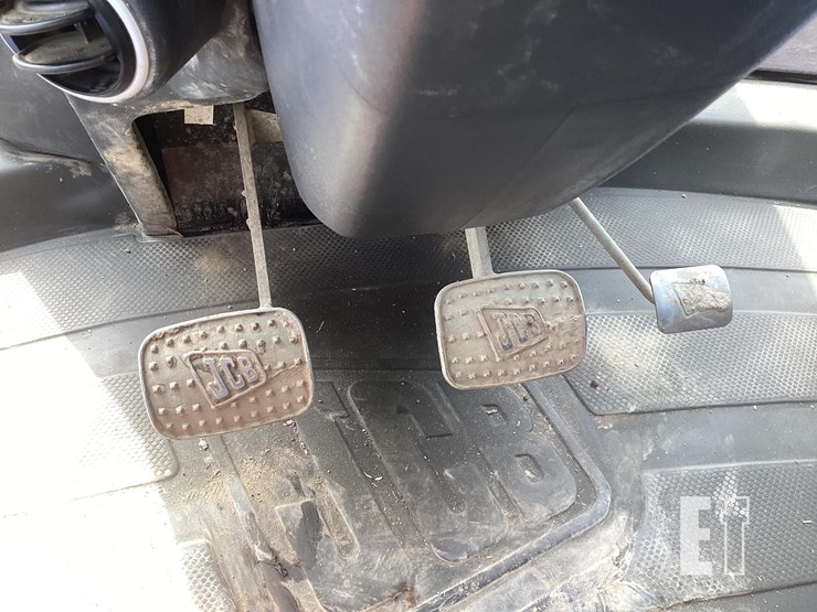 2013-jcb-fastrac-8310-image-21