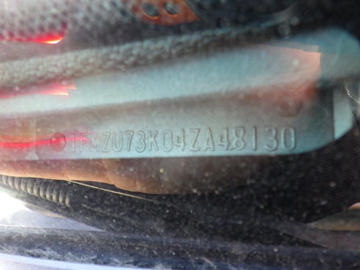 2004-ford-explorer-image-16