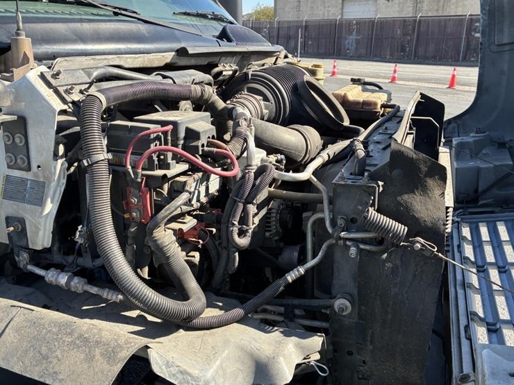 2005-chevrolet-c4500-stakebed-truck-image-11