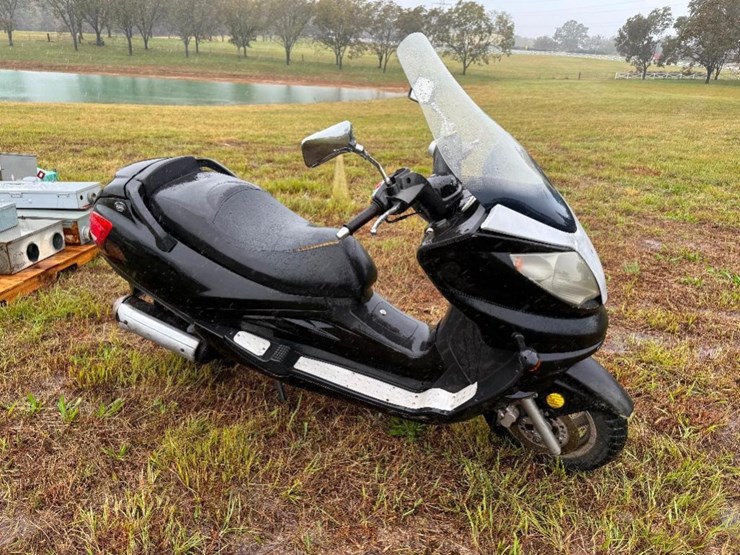 2011-znen-moped-**inop**-(has-title)-image-1