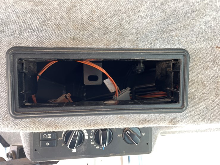 2015-volvo-l70h-image-58