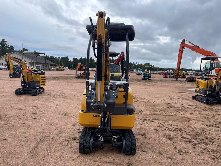 #1795-•-agt-qk18r-mini-excavator-image-2