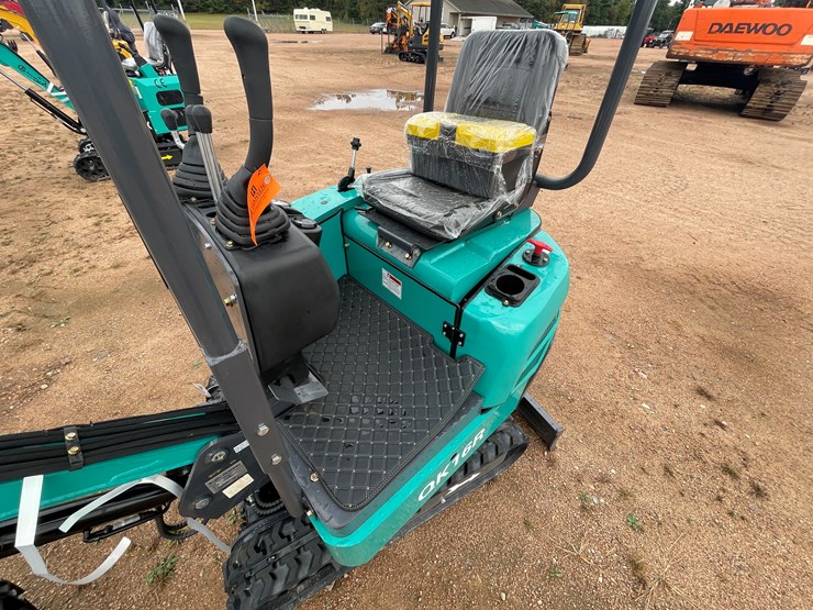 #1797-•-agt-qk16r-mini-excavator-image-8