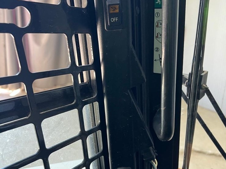 2023-bobcat-t770-image-25