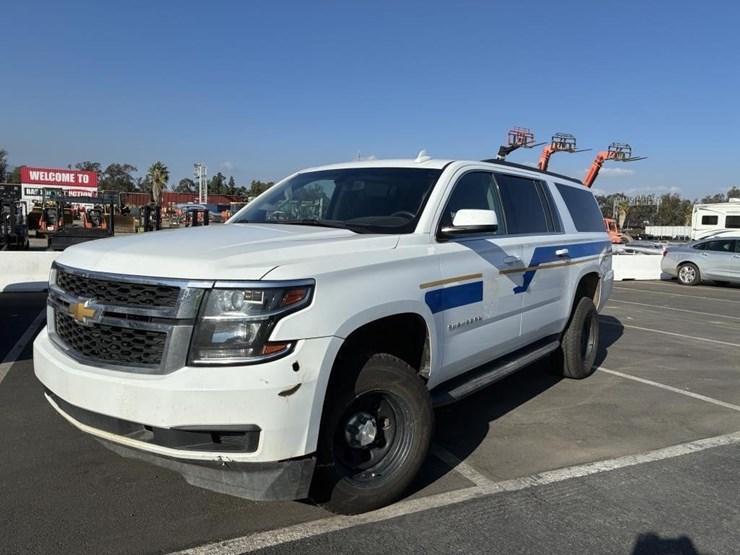 2019-chevrolet-suburban-image-1