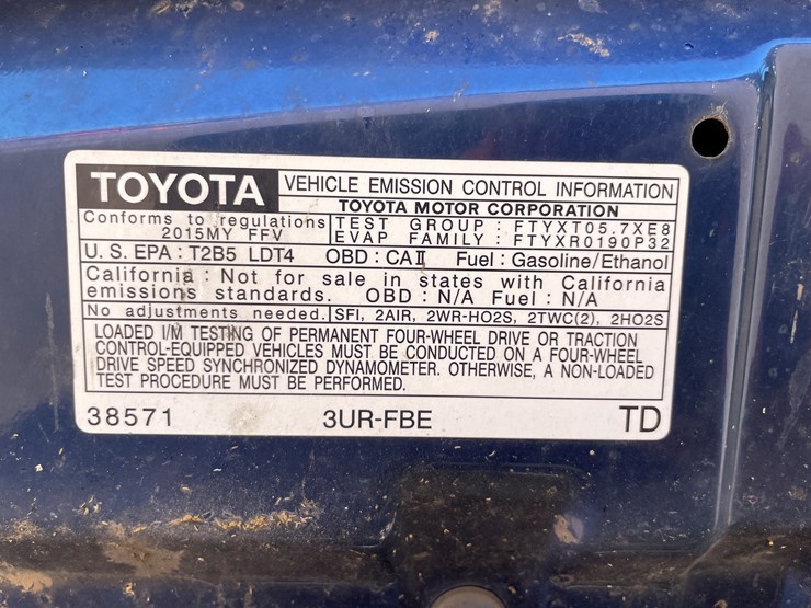 2015-toyota-tundra-sr5-image-50