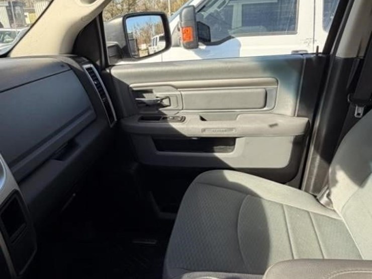 2015-ram-2500-hd-image-25