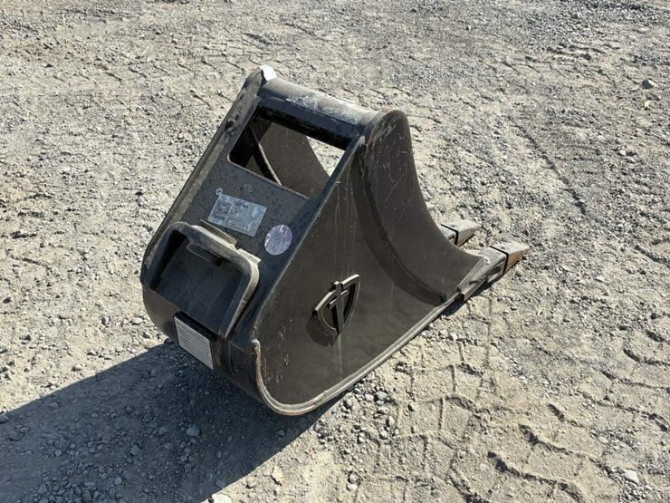 paladin-excavator-bucket-w/-teeth-12"-image-3