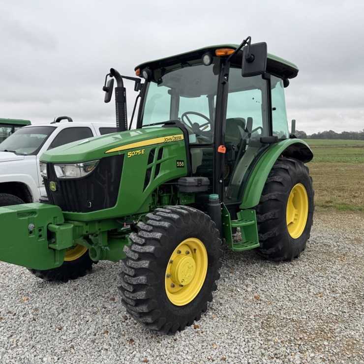 JOHN DEERE 5075E