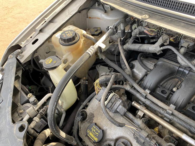 2010-ford-edge-image-38