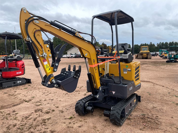 #1796-•-agt-mx20r-mini-excavator-image-1