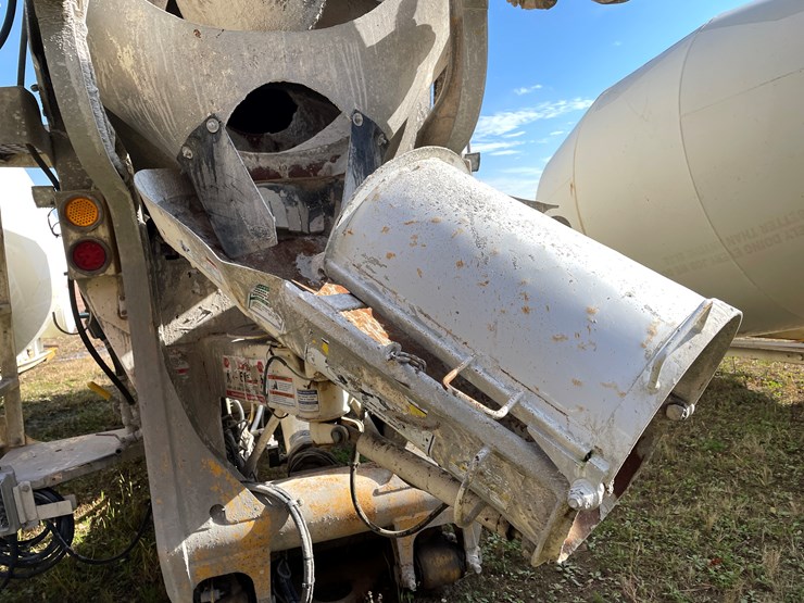 #3374-•-mcneilus-cement-mixer-drum-with-chutes-and-controls-image-7