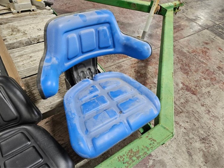 #2484-•-blue-ford-seat-w/-mount-image-5