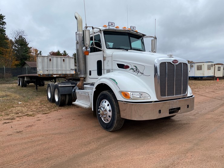 2012-peterbilt-384-image-3
