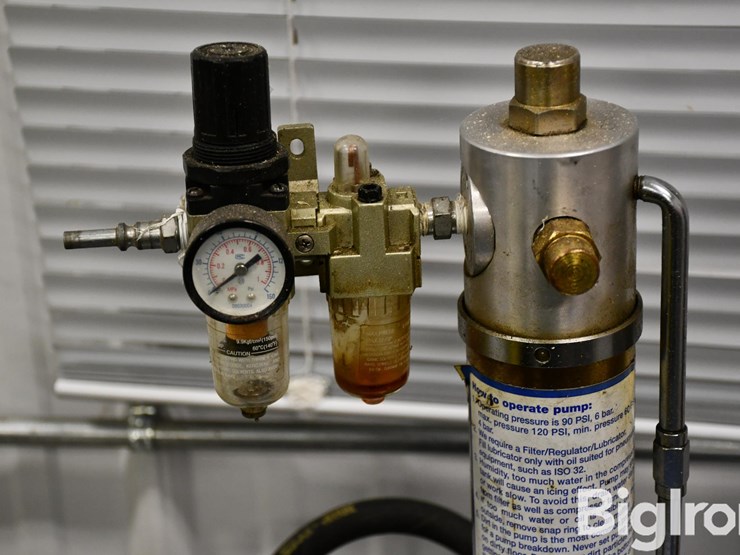 chevron-ursa-super-plus-ec-sae-15w-40-portable-oil-tank-image-10