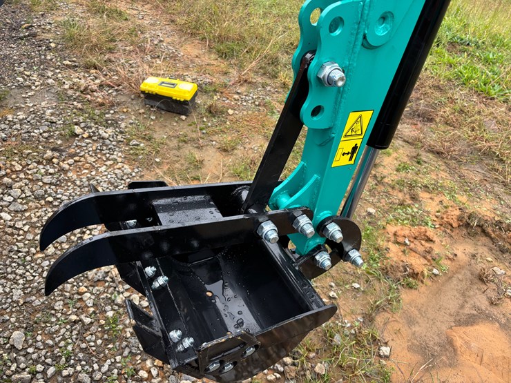 #52-•-cfg-industrial-mh12rx-mini-excavator-image-2