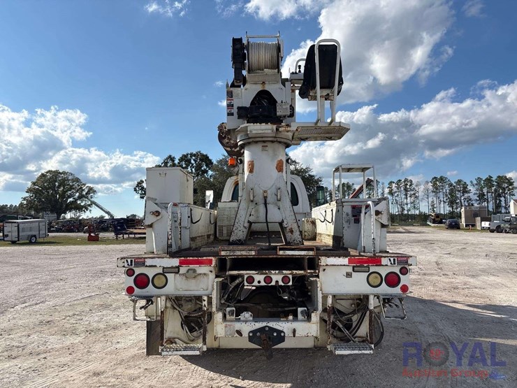 2009-gmc-c8500-altec-dm47-47ft-insulated-derrick-digger-truck-image-68