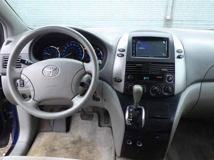 2007-toyota-sienna-image-9