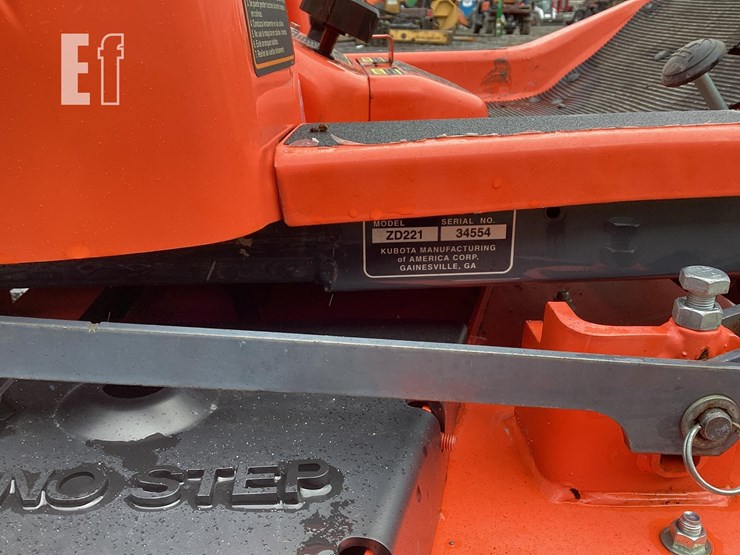 2015-kubota-zd221-image-13