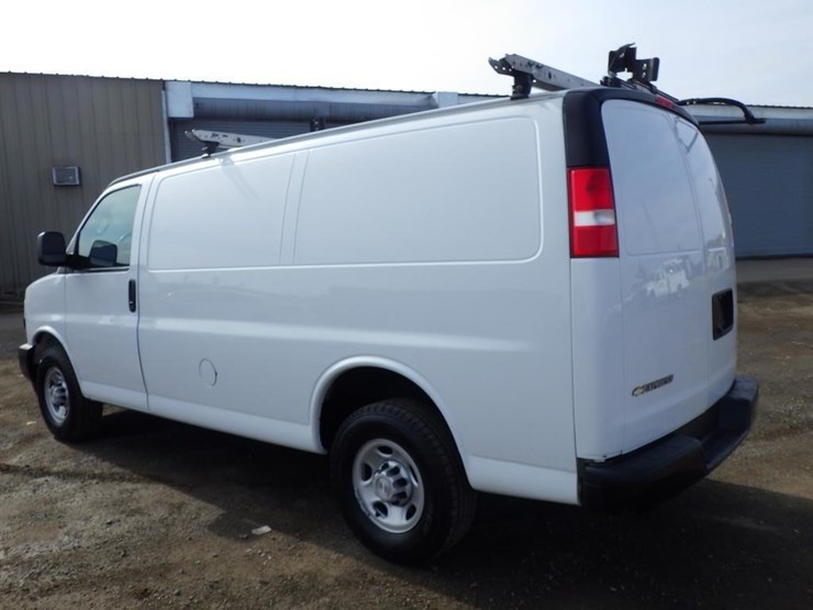 2018-chevrolet-express-2500-image-4