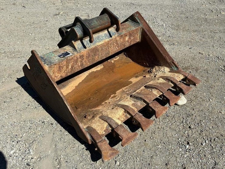 excavator-bucket-w/-teeth-36"-image-2