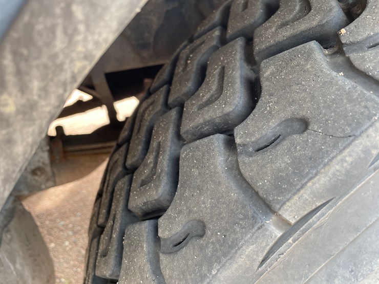 2011-peterbilt-365-image-57